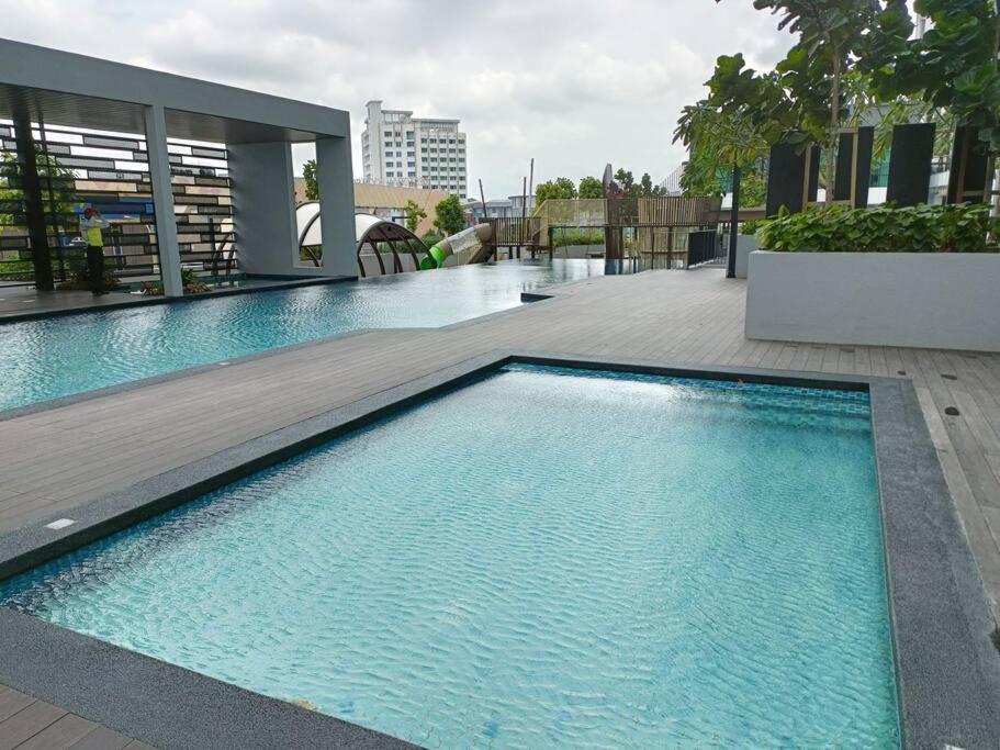 Sky Trees 4 Guests High Floor Smart Tv Garden View A1801 Apartment Johor Bahru Bagian luar foto
